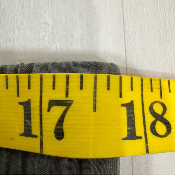 EUC Lululemon Swift Mid-Rise Wide-Leg Pant Army Green Women's 14 Athleisure - Picture 8 of 16